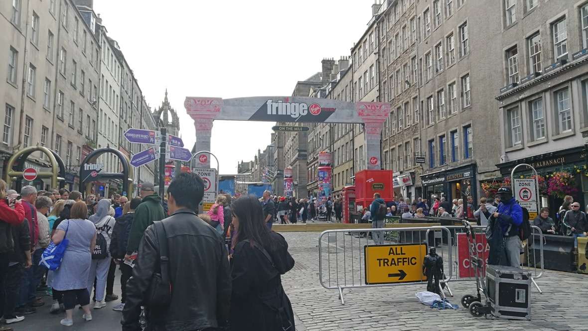 Gente su Royal Mile, Fringe