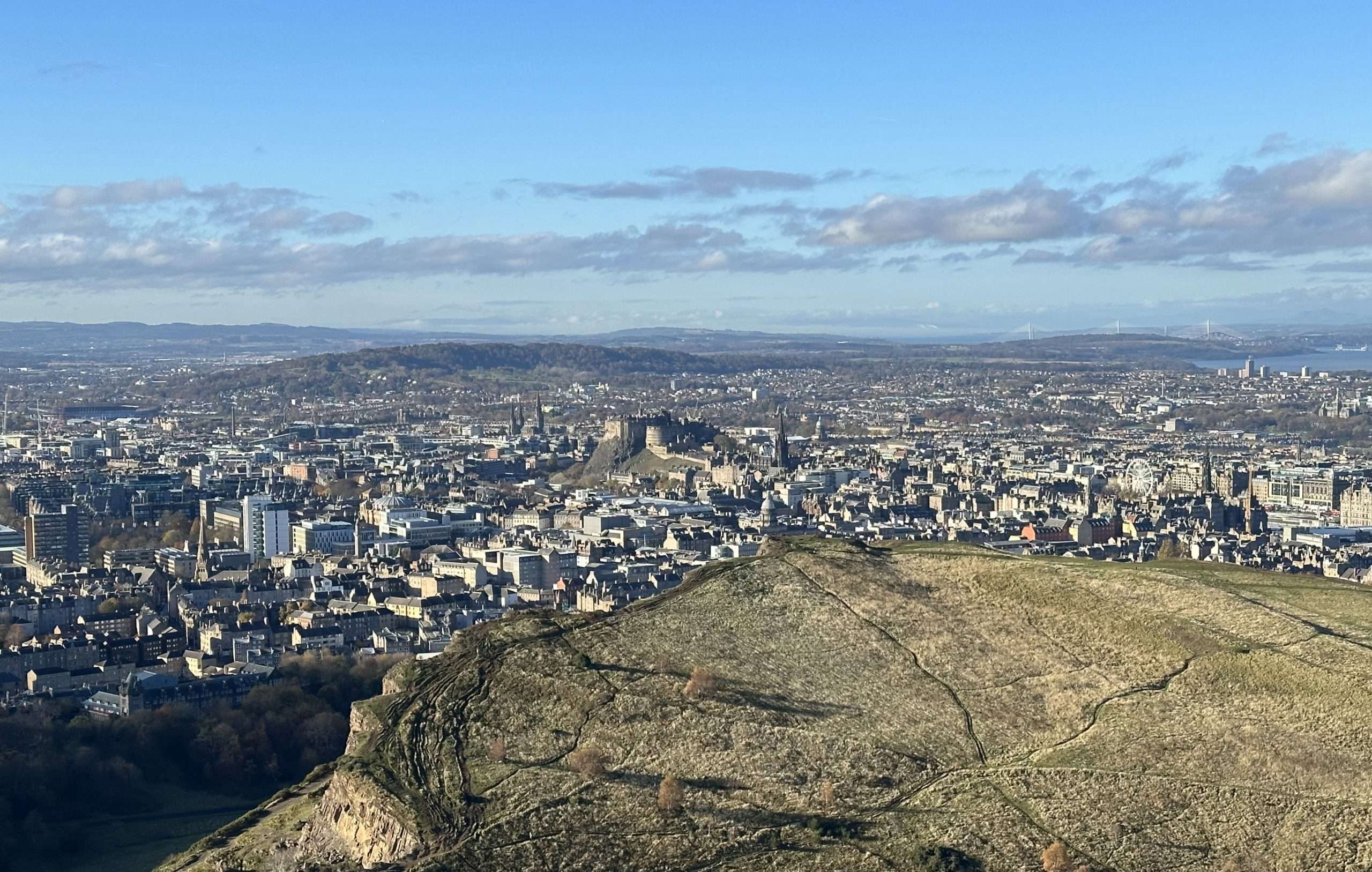 Edimburgo e castello visti dall'alto, vivere a Edimburgo