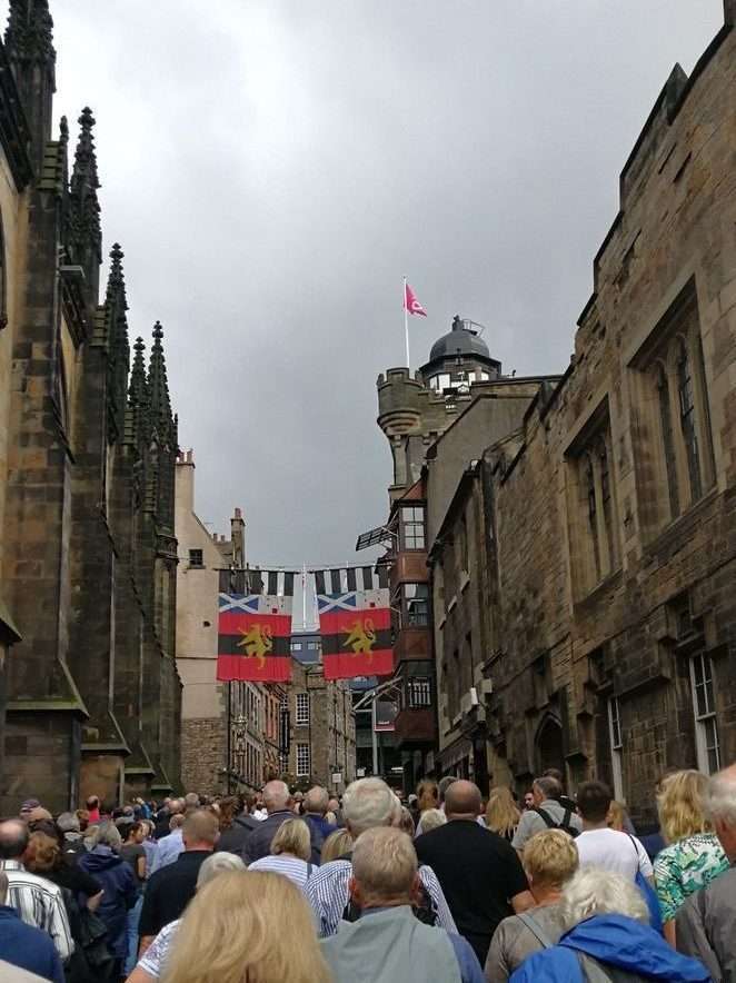 folla di gente Royal Mile