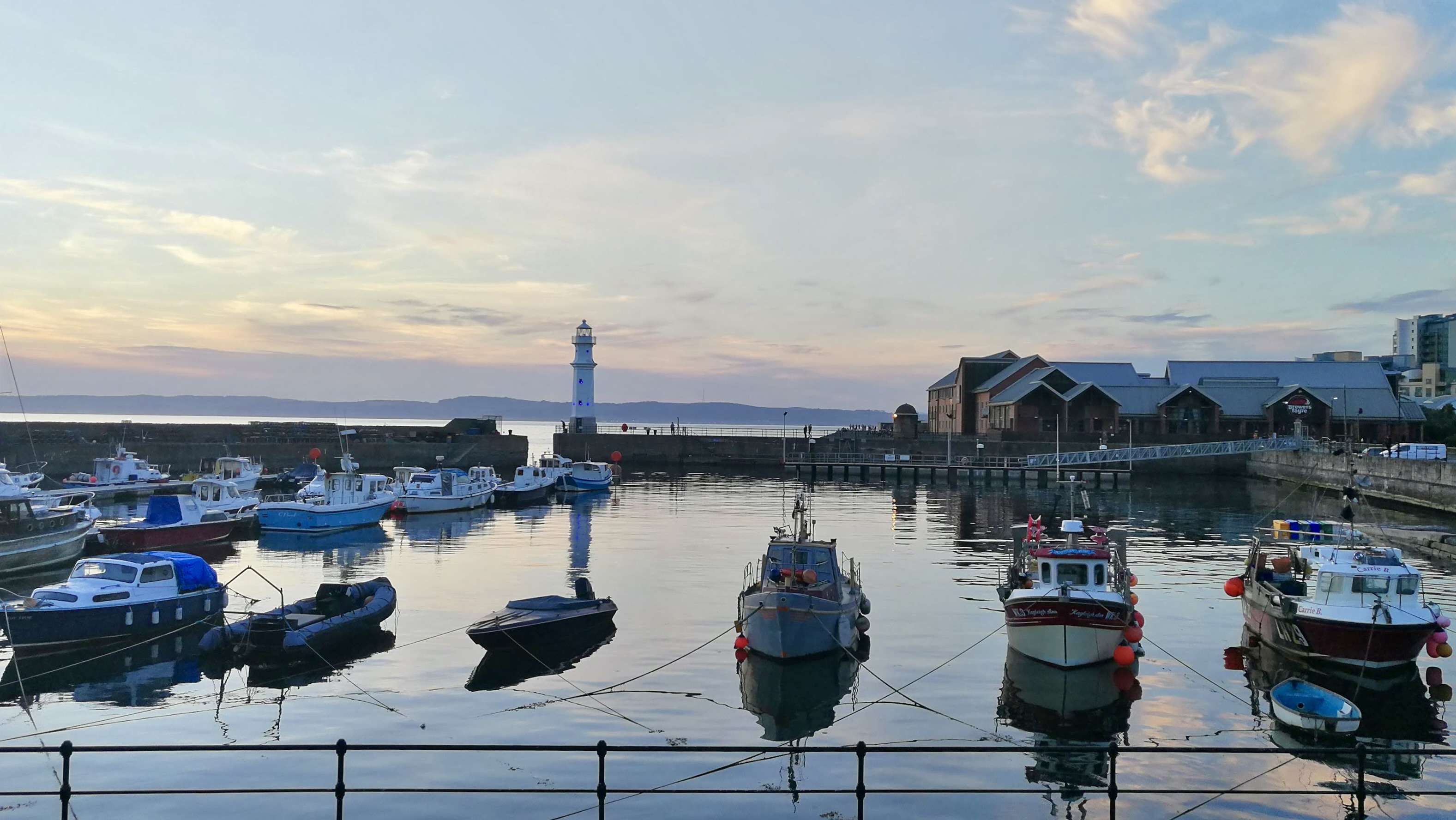 Porto con navi vivere ad Edimburgo