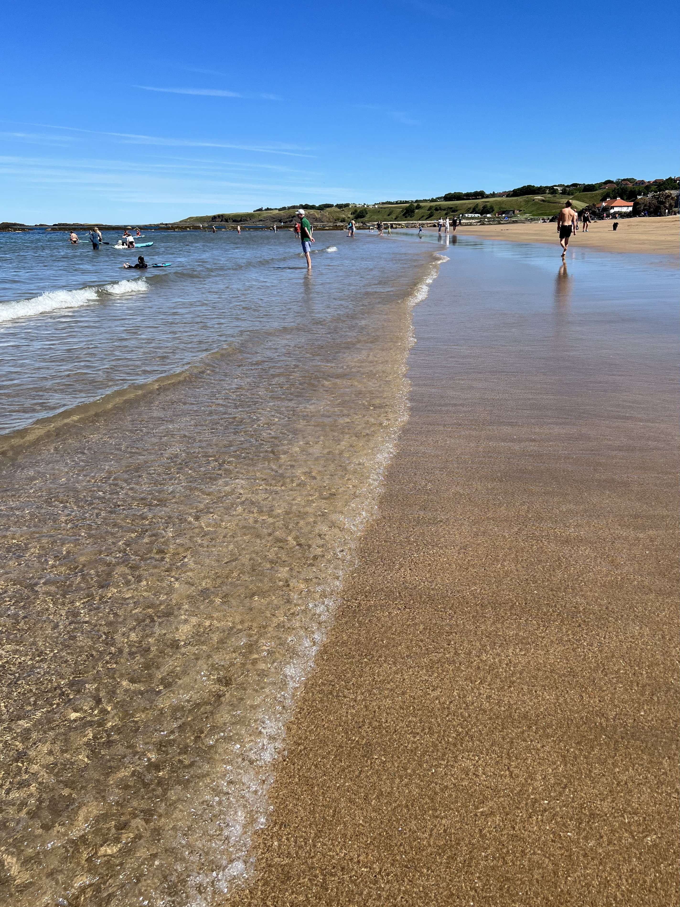 Bagnasciuga su sabbia dorata