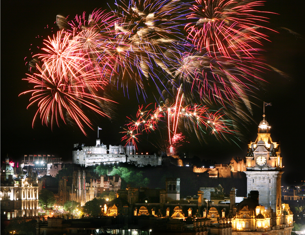 Fuochi d'artificio su castello di Edimburgo