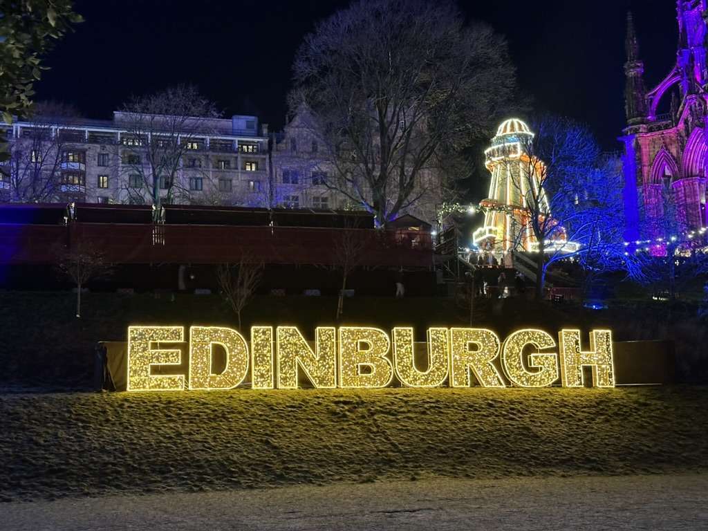 Scritta illuminata Edinburgh - Il Natale a Edimburgo da vedere