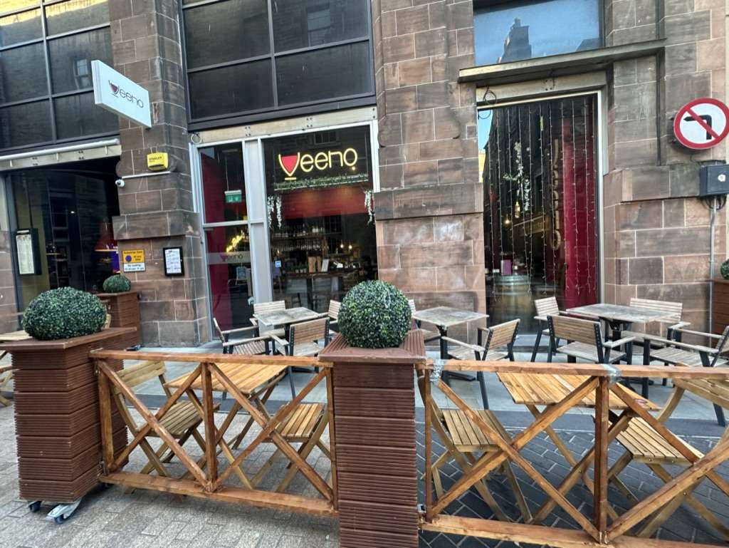 Veeno, ristoranti italiani edimburgo, foto entrata da fuori