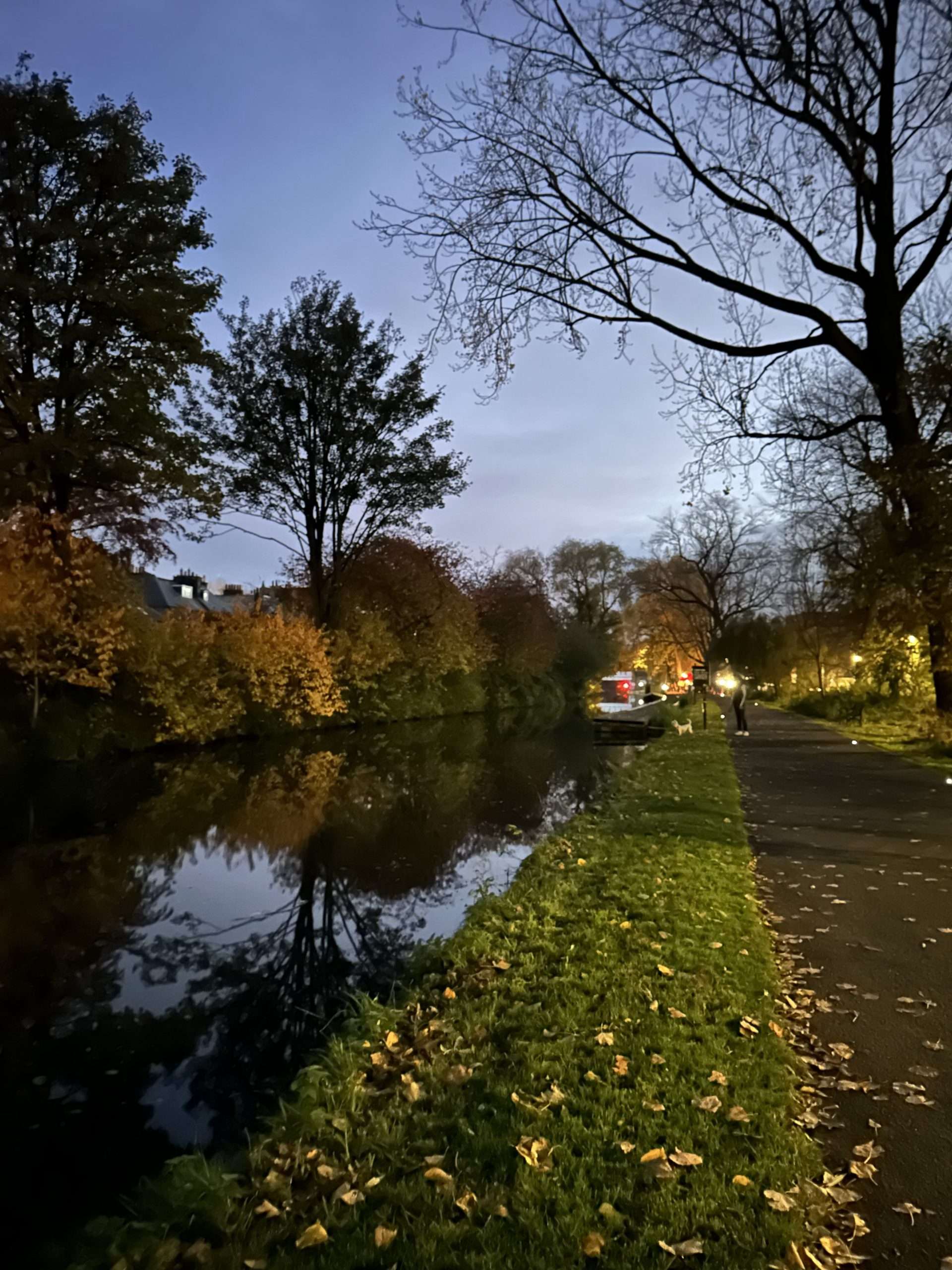 Sentiero  con fiume all'imbrunire Union Canal