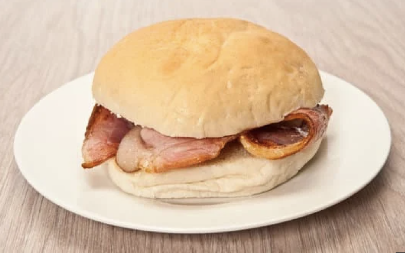 panino ripieno di carne, tipico morning roll da mangiare a colazione a edimburgo