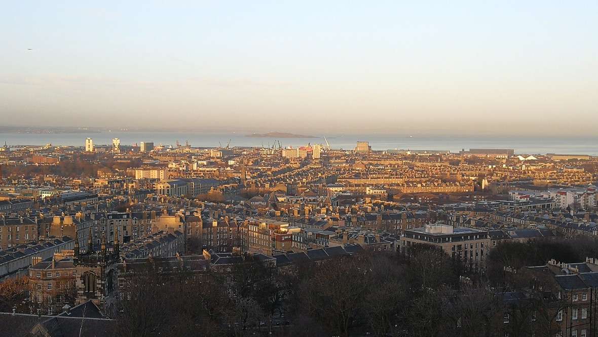 Vista citta nuova dall'alto di Edimburgo