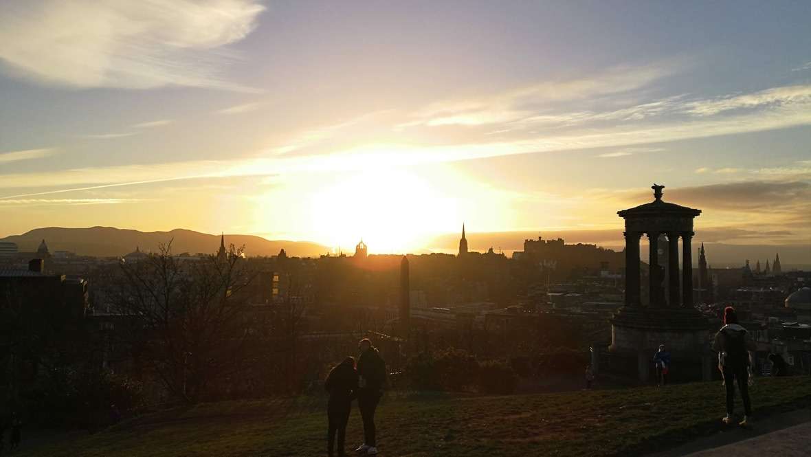 Tramonto su collina di Edimburgo Calton Hill