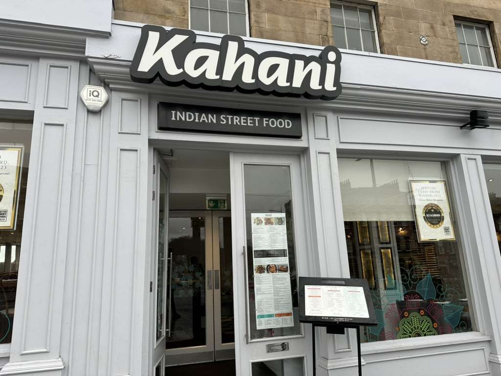 Insegna ristorante 'Kahani, Indian street food' uno dei ristoranti internazionali di Edimburgo