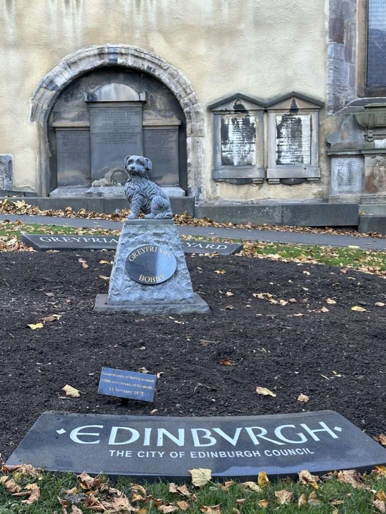 Statua di Bobby al cimitero, il cucciolo di Edimburgo