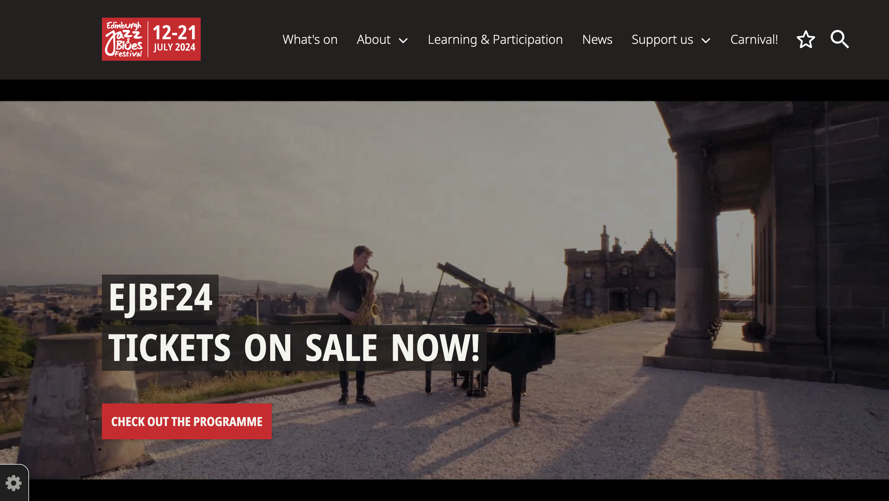 Screenshot sito del festival musica edimburgo con pianoforte e citta sullo sfondo