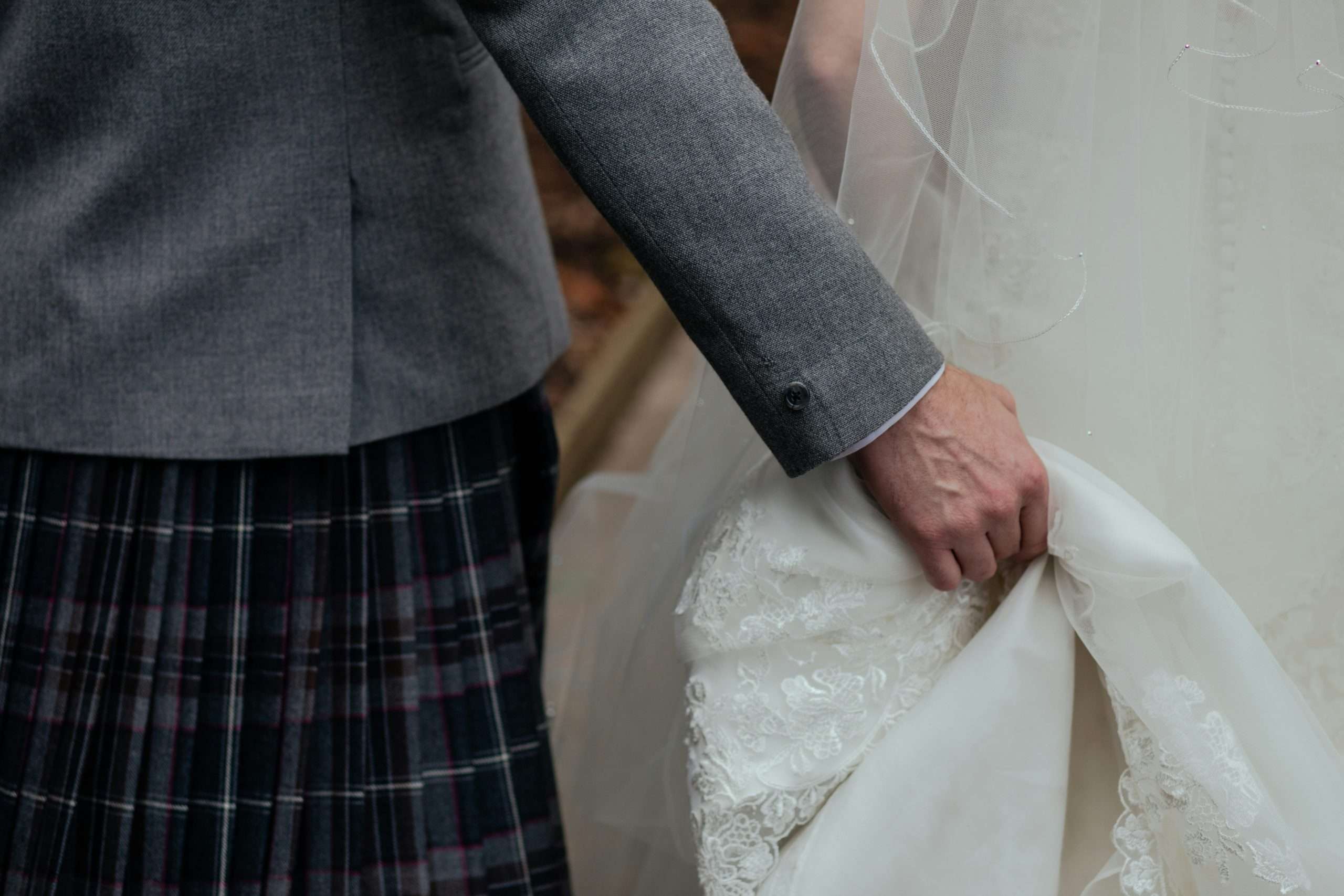 Kilt e vestito da sposa per matrimonio cultura scozzese