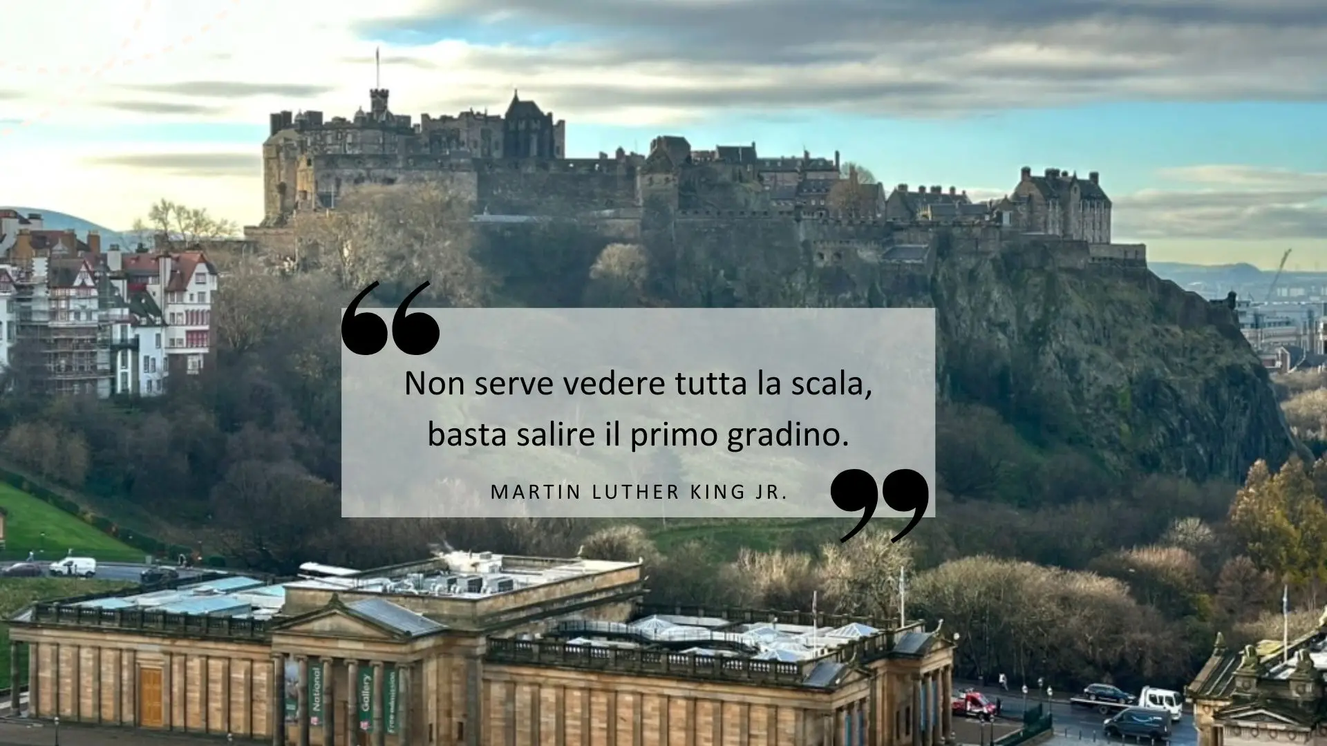 Foto castello Edimburgo con citazione di Martin Luther King