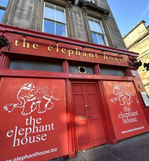 Facciata edificio rosso the elephant house Edimburgo